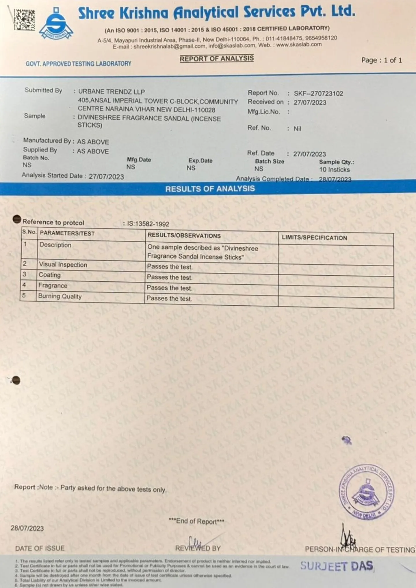 Black and White Minimalist Motivational Typography Frame Quote Facebook Post.jpg (1)